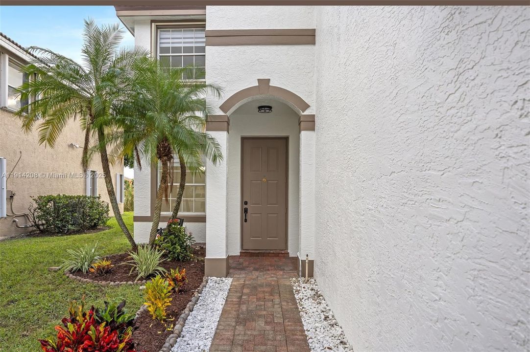 Active With Contract: $719,999 (4 beds, 2 baths, 2046 Square Feet)