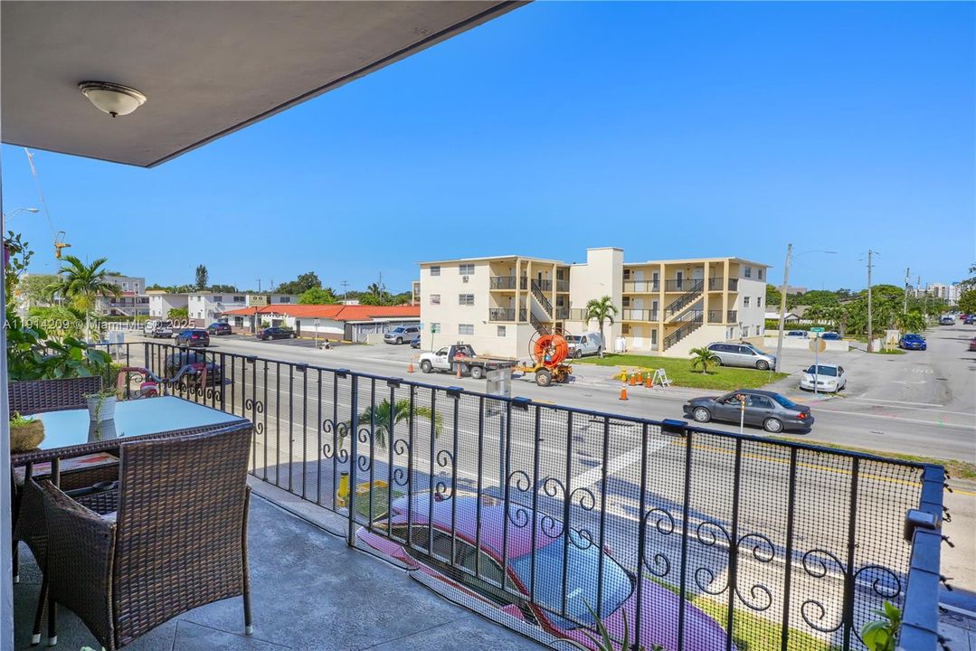 For Sale: $275,000 (2 beds, 1 baths, 680 Square Feet)