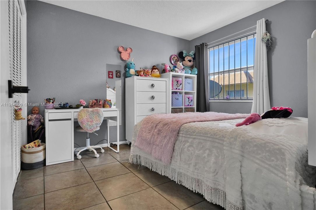 For Sale: $275,000 (2 beds, 1 baths, 680 Square Feet)