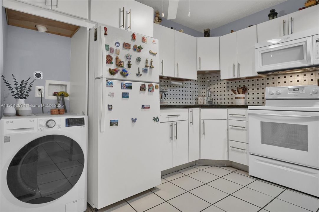 For Sale: $275,000 (2 beds, 1 baths, 680 Square Feet)