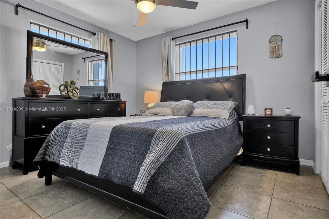 For Sale: $275,000 (2 beds, 1 baths, 680 Square Feet)