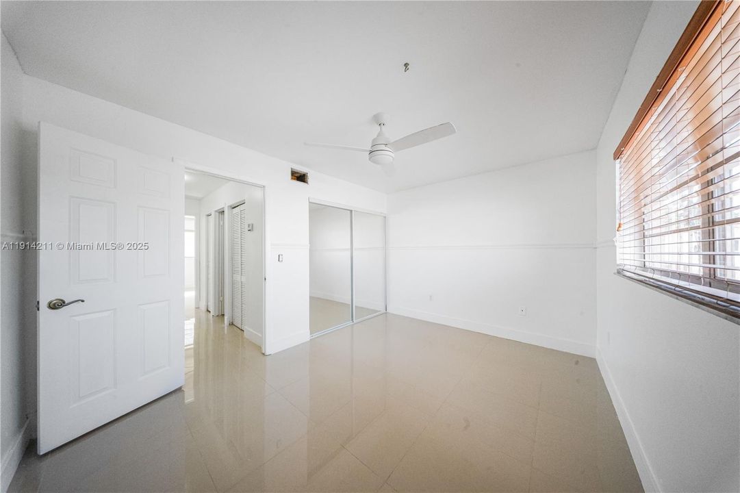 合同活跃: $2,400 (2 贝兹, 1 浴室, 1000 平方英尺)