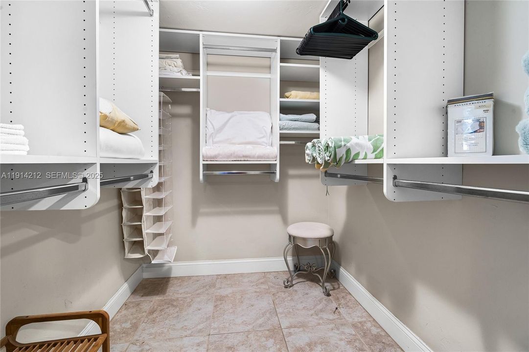 В аренду: $7,995 (2 спален, 2 ванн, 1404 Квадратных фут)