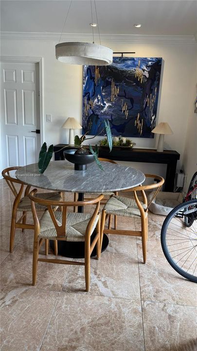 For Sale: $249,999 (1 beds, 1 baths, 715 Square Feet)