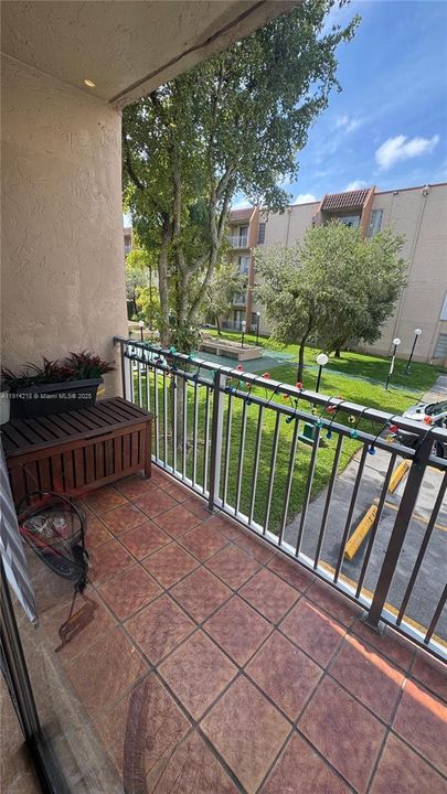 For Sale: $249,999 (1 beds, 1 baths, 715 Square Feet)