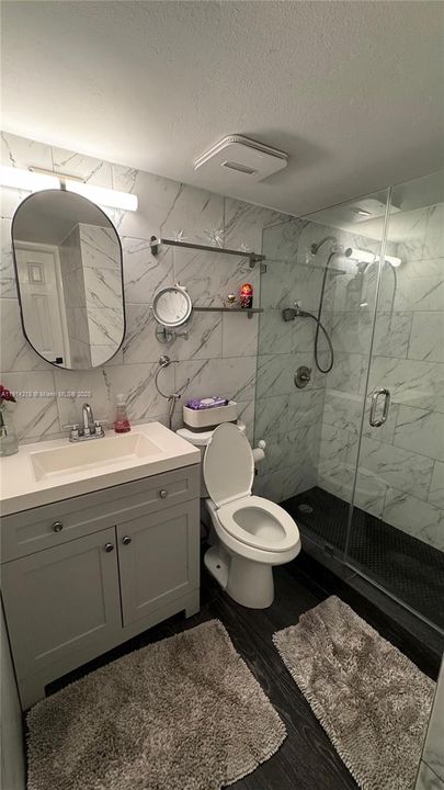 For Sale: $249,999 (1 beds, 1 baths, 715 Square Feet)