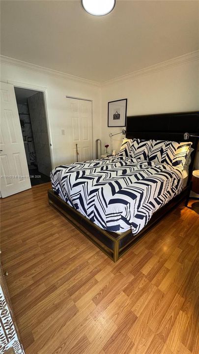 For Sale: $249,999 (1 beds, 1 baths, 715 Square Feet)