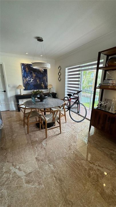 For Sale: $249,999 (1 beds, 1 baths, 715 Square Feet)