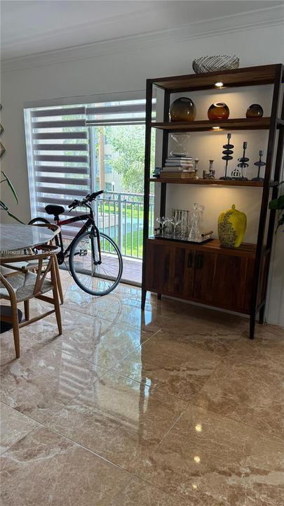 For Sale: $249,999 (1 beds, 1 baths, 715 Square Feet)