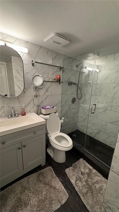 For Sale: $249,999 (1 beds, 1 baths, 715 Square Feet)