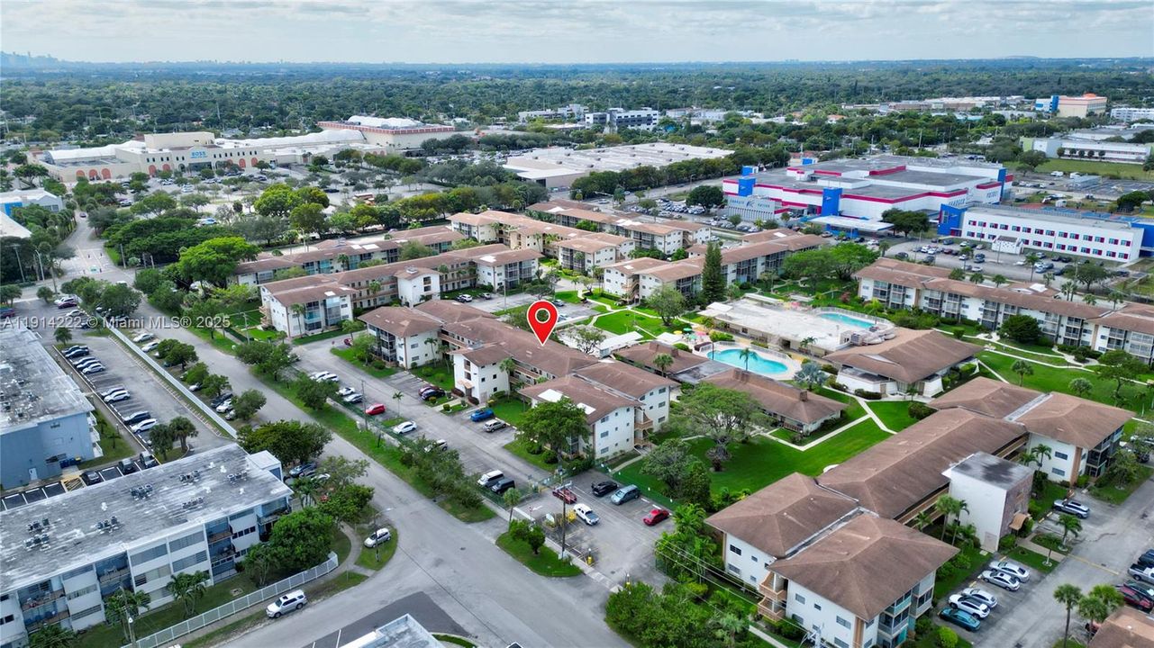 For Sale: $93,500 (1 beds, 1 baths, 688 Square Feet)