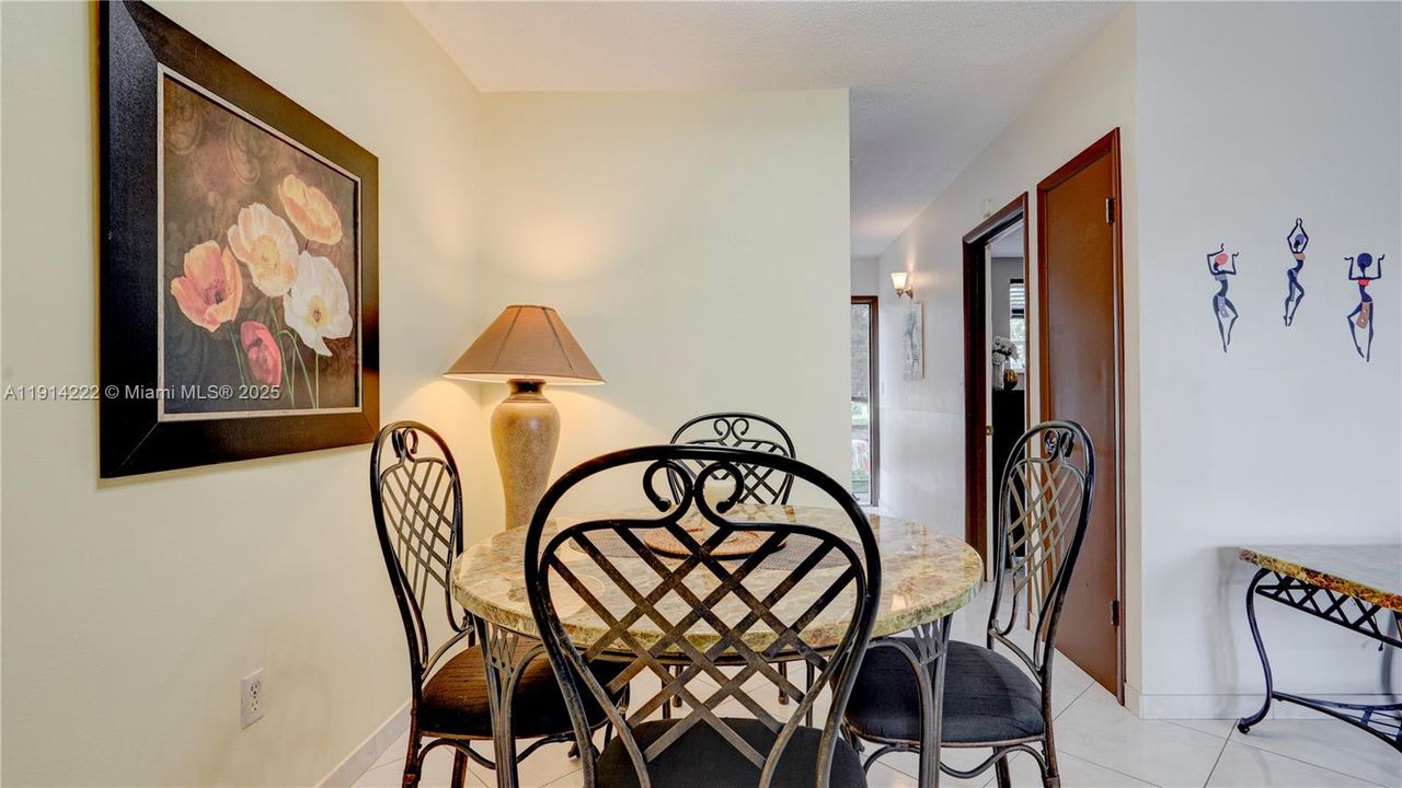 For Sale: $93,500 (1 beds, 1 baths, 688 Square Feet)