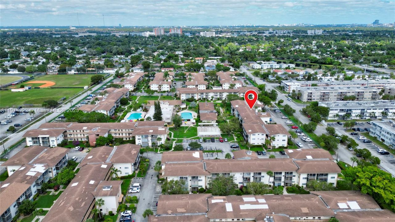 For Sale: $93,500 (1 beds, 1 baths, 688 Square Feet)