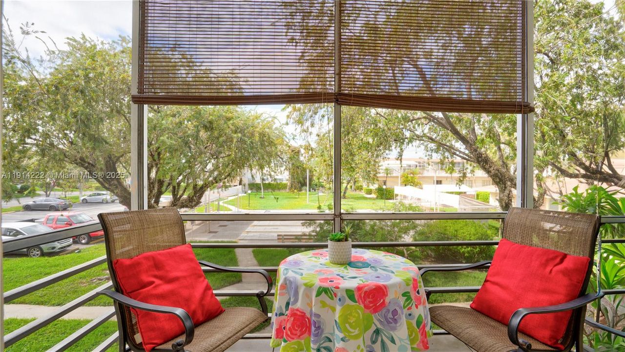 For Sale: $93,500 (1 beds, 1 baths, 688 Square Feet)