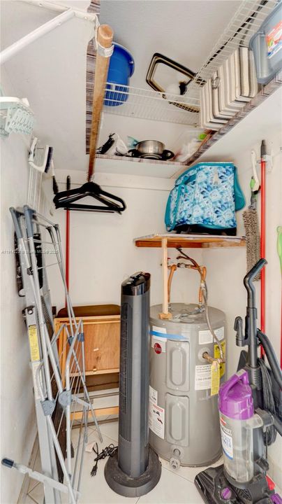 For Sale: $93,500 (1 beds, 1 baths, 688 Square Feet)