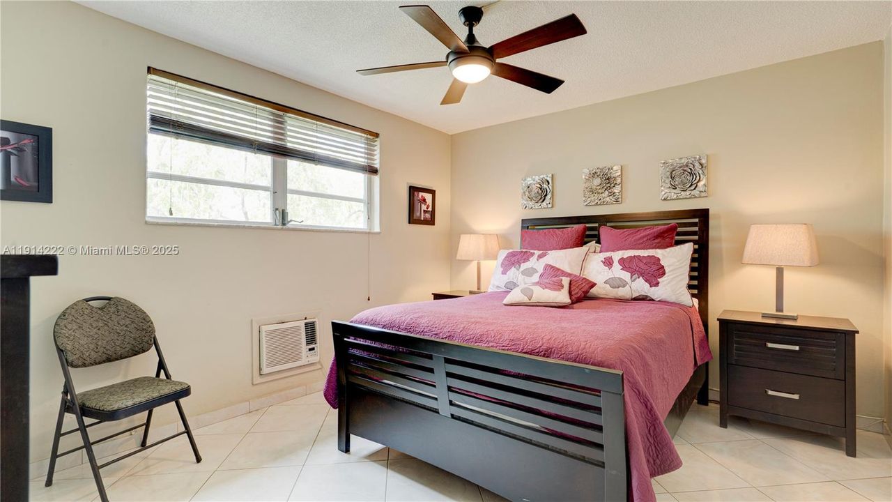 For Sale: $93,500 (1 beds, 1 baths, 688 Square Feet)