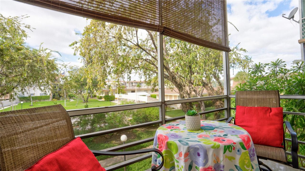 For Sale: $93,500 (1 beds, 1 baths, 688 Square Feet)