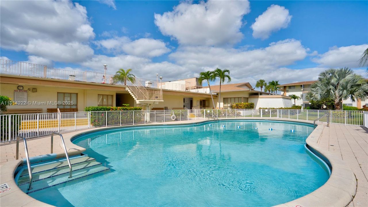 For Sale: $93,500 (1 beds, 1 baths, 688 Square Feet)