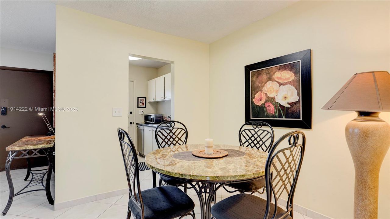 For Sale: $93,500 (1 beds, 1 baths, 688 Square Feet)