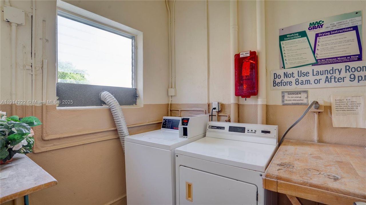 For Sale: $93,500 (1 beds, 1 baths, 688 Square Feet)