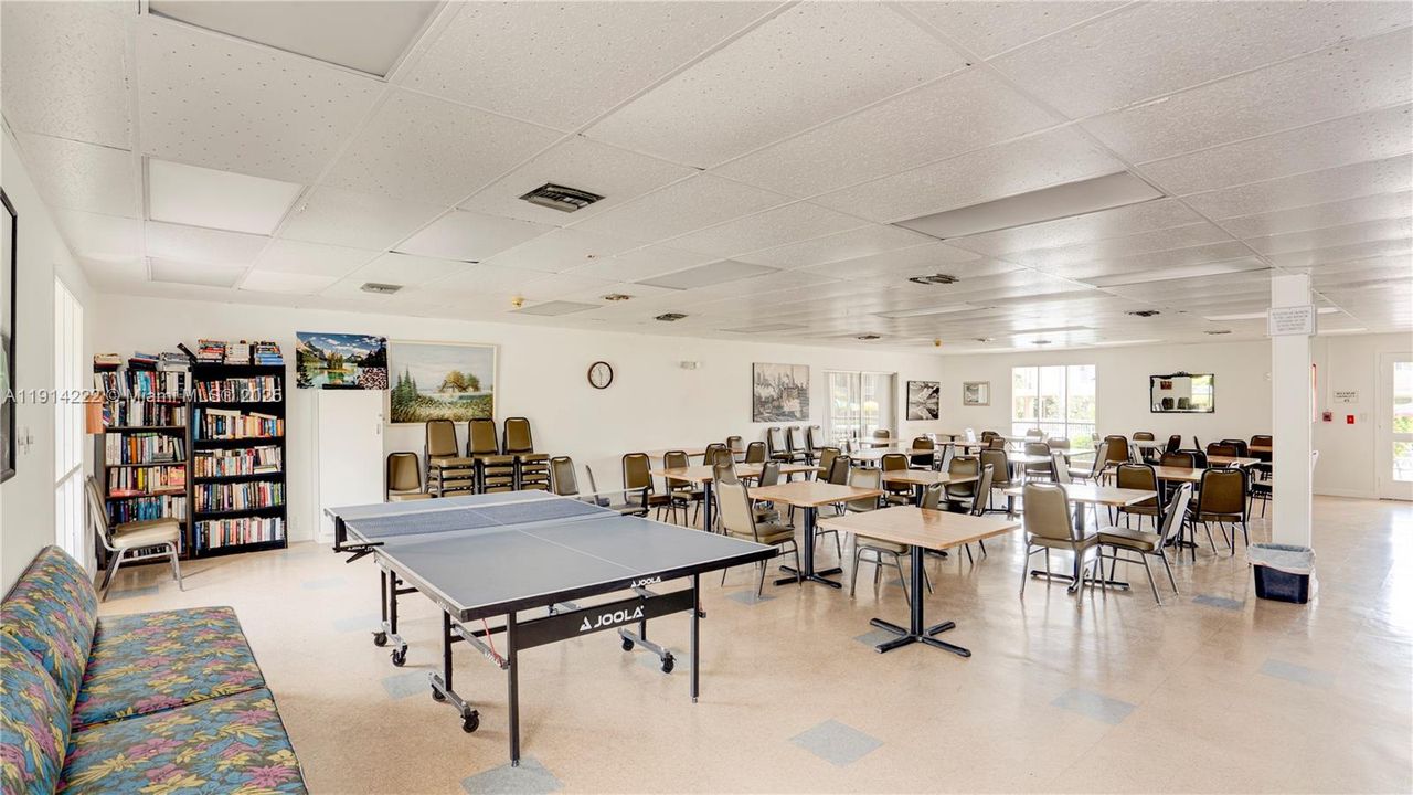 For Sale: $93,500 (1 beds, 1 baths, 688 Square Feet)