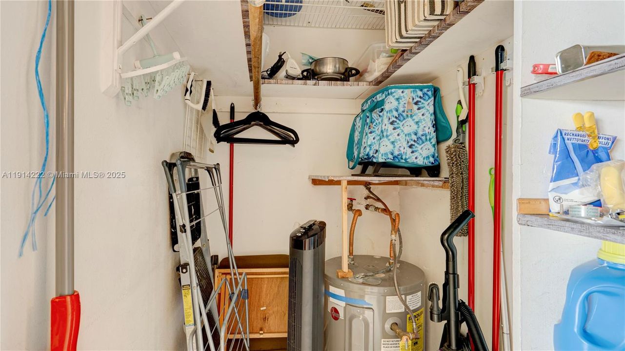 For Sale: $93,500 (1 beds, 1 baths, 688 Square Feet)