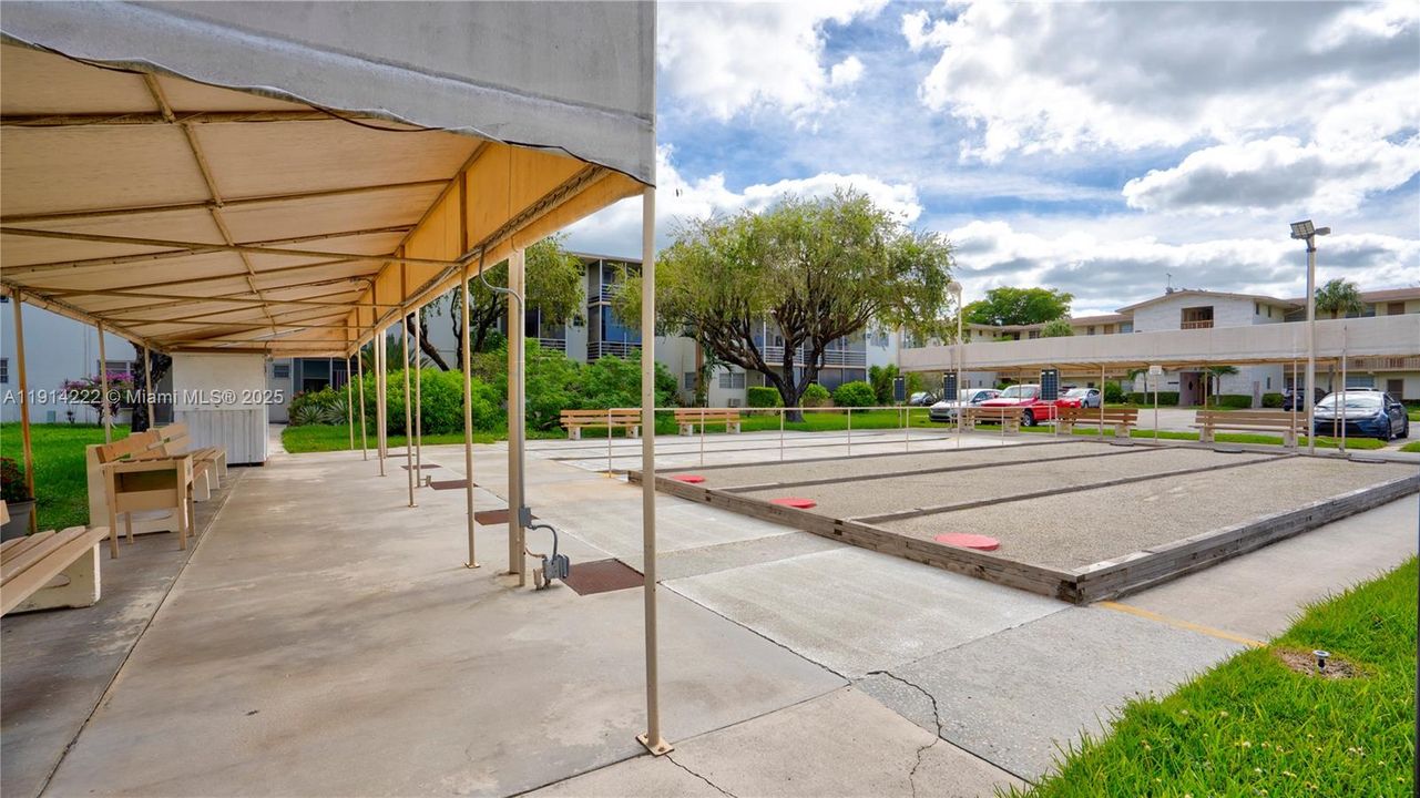 For Sale: $93,500 (1 beds, 1 baths, 688 Square Feet)