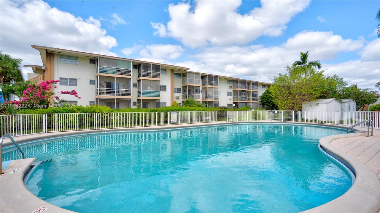 For Sale: $93,500 (1 beds, 1 baths, 688 Square Feet)