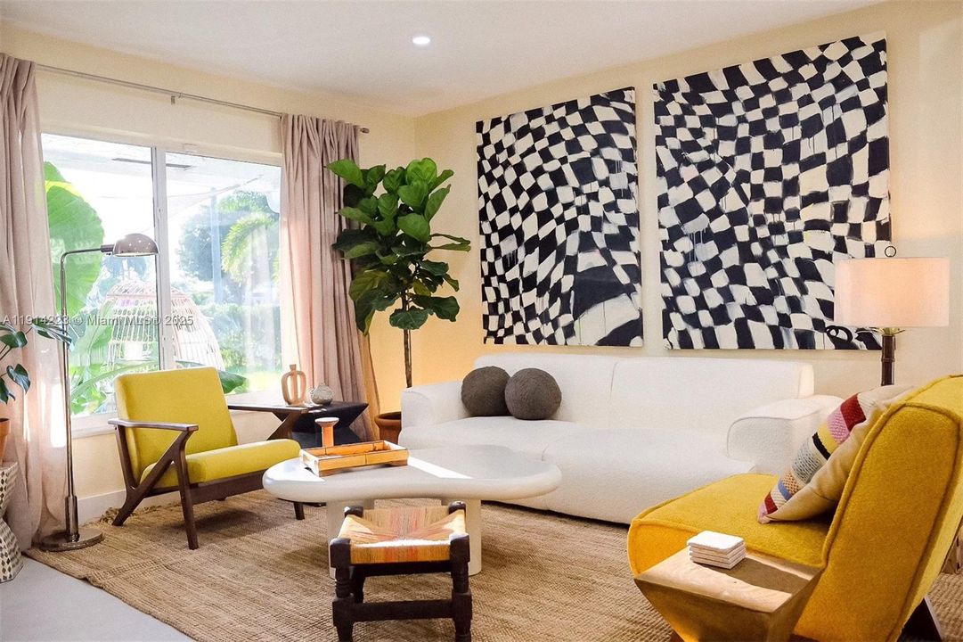 En Venta: $799,000 (4 camas, 3 baños, 1614 Pies cuadrados)