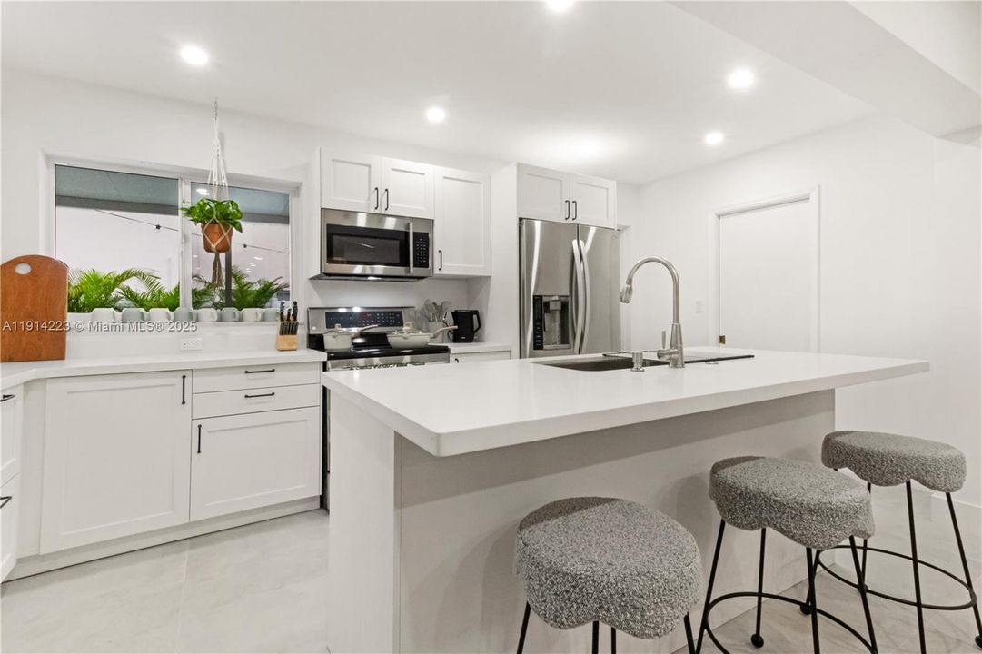 En Venta: $799,000 (4 camas, 3 baños, 1614 Pies cuadrados)