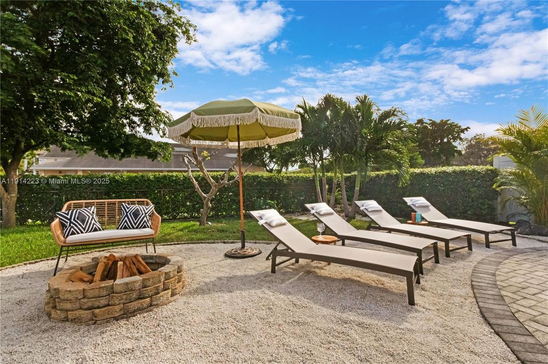 En Venta: $799,000 (4 camas, 3 baños, 1614 Pies cuadrados)