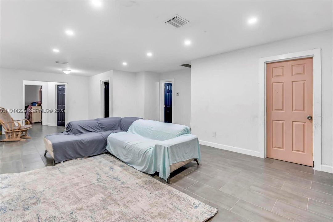 For Sale: $399,999 (3 beds, 2 baths, 1708 Square Feet)