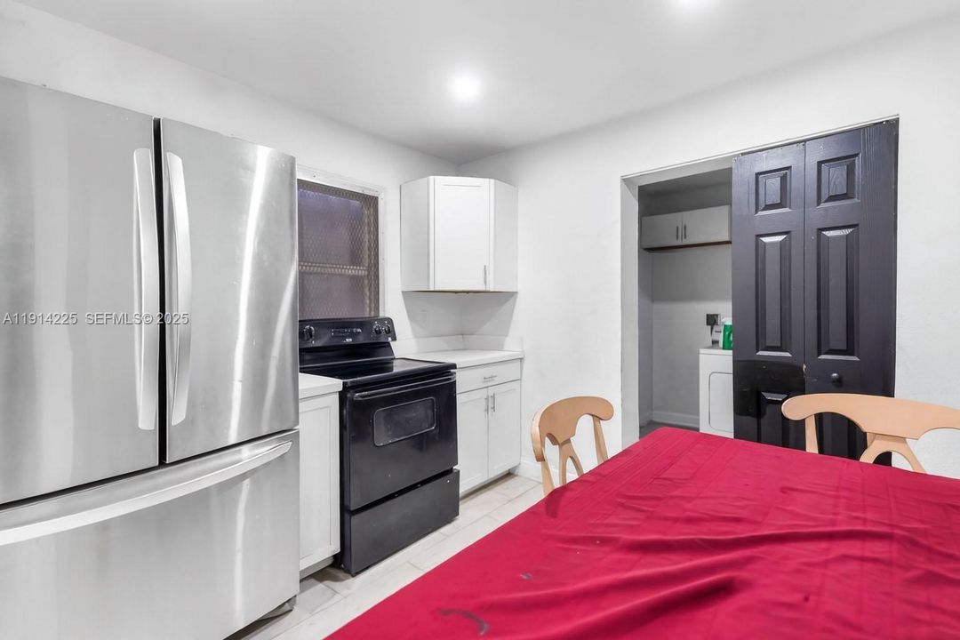 For Sale: $399,999 (3 beds, 2 baths, 1708 Square Feet)