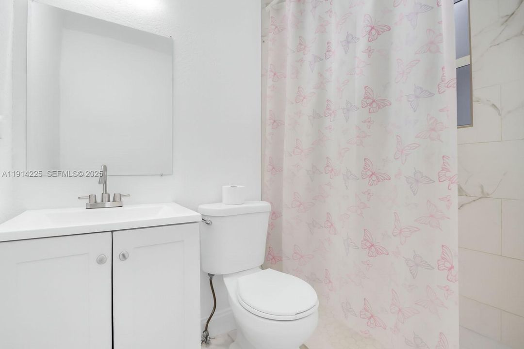 For Sale: $399,999 (3 beds, 2 baths, 1708 Square Feet)