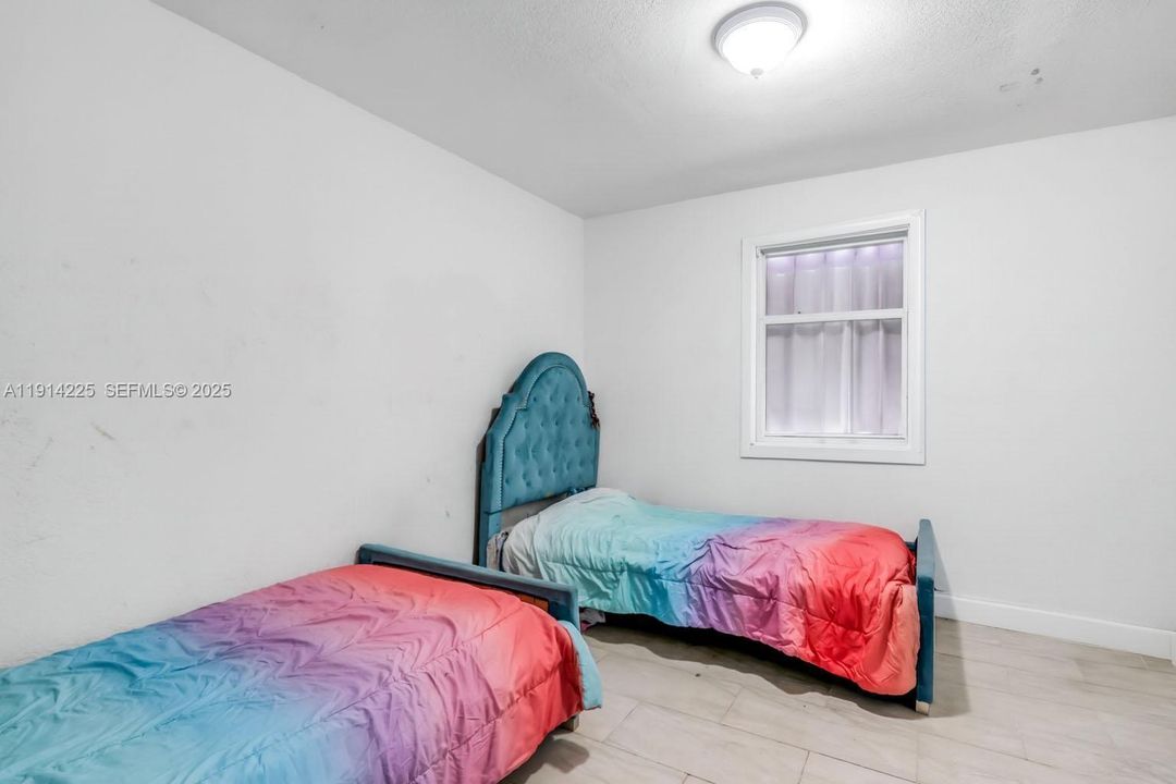 For Sale: $399,999 (3 beds, 2 baths, 1708 Square Feet)