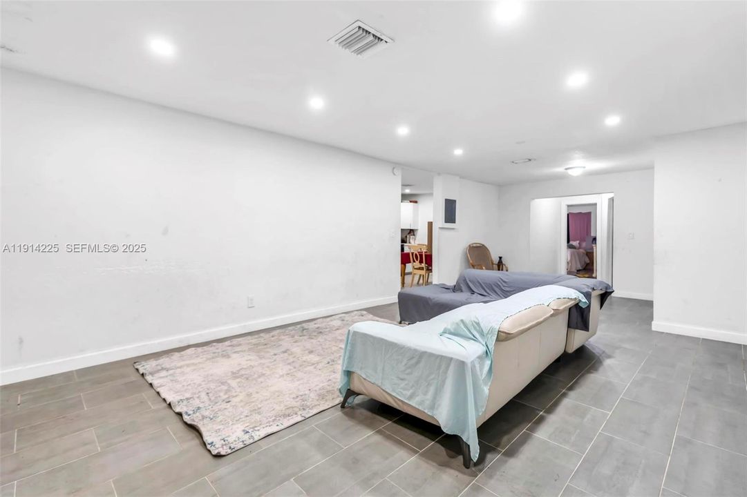 For Sale: $399,999 (3 beds, 2 baths, 1708 Square Feet)