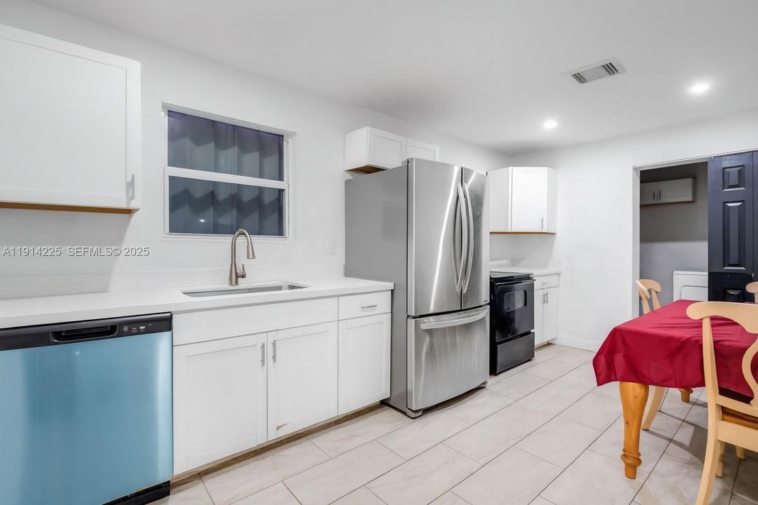 For Sale: $399,999 (3 beds, 2 baths, 1708 Square Feet)