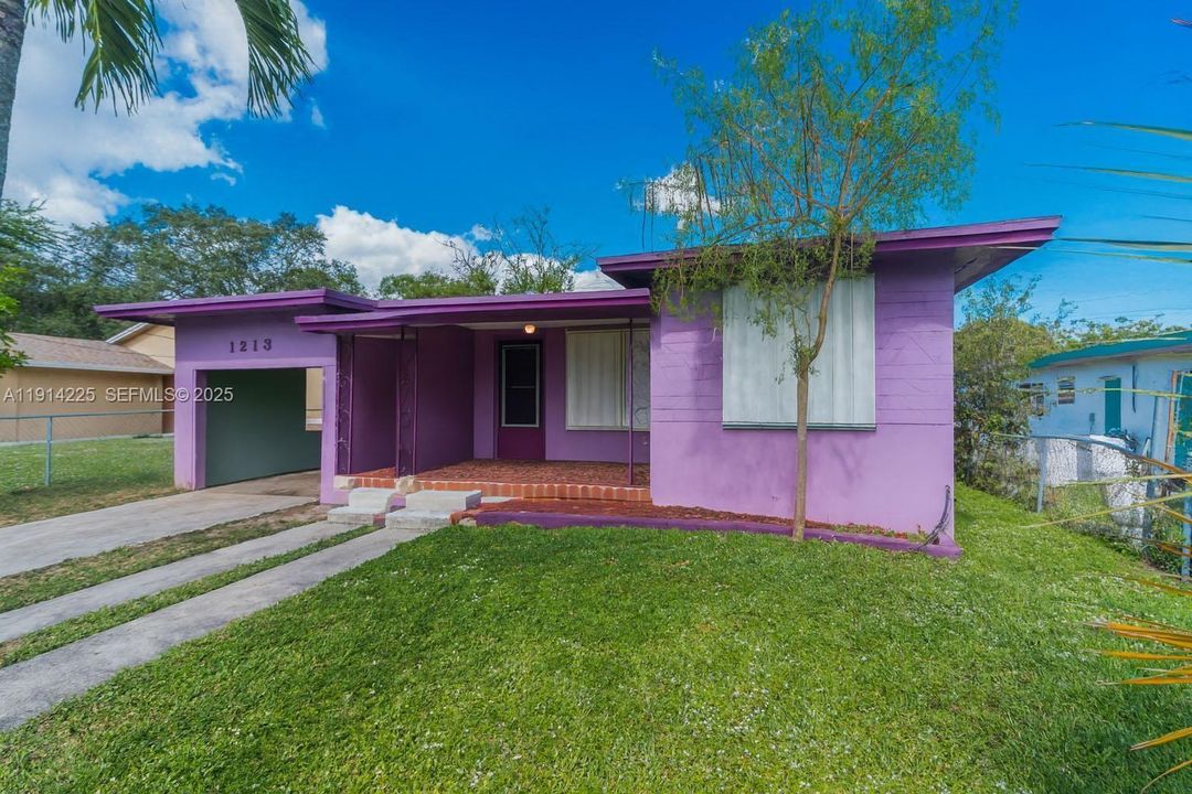 For Sale: $399,999 (3 beds, 2 baths, 1708 Square Feet)