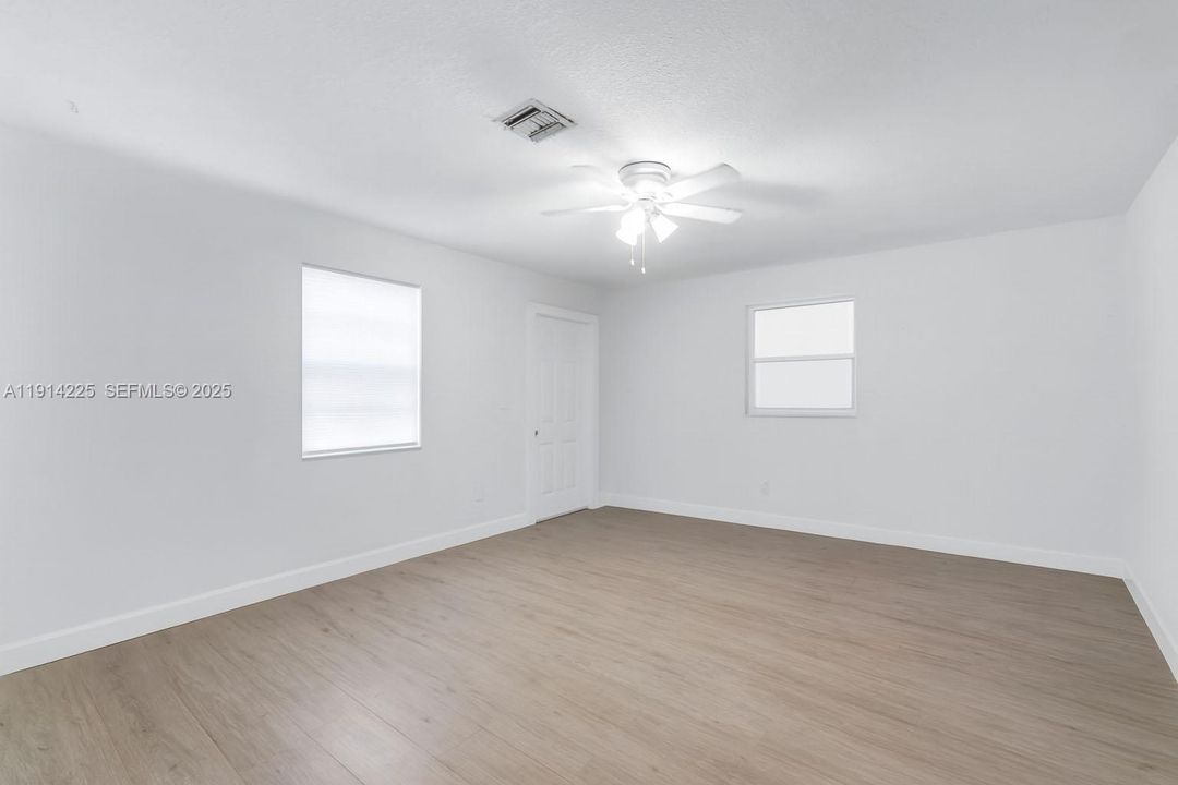 For Sale: $399,999 (3 beds, 2 baths, 1708 Square Feet)