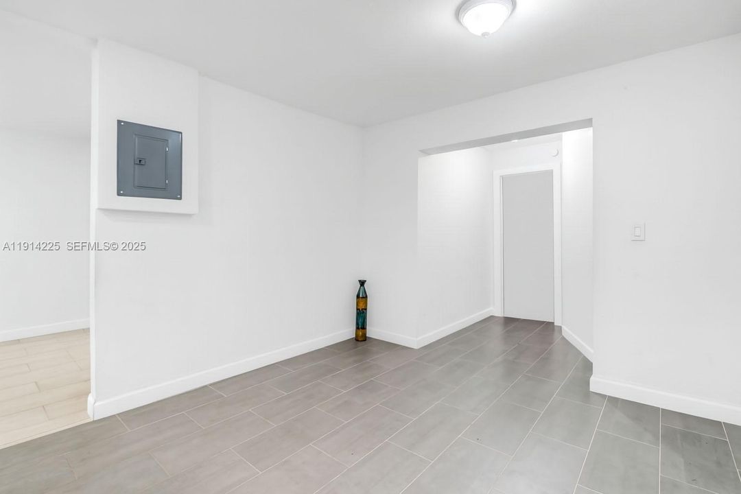 For Sale: $399,999 (3 beds, 2 baths, 1708 Square Feet)