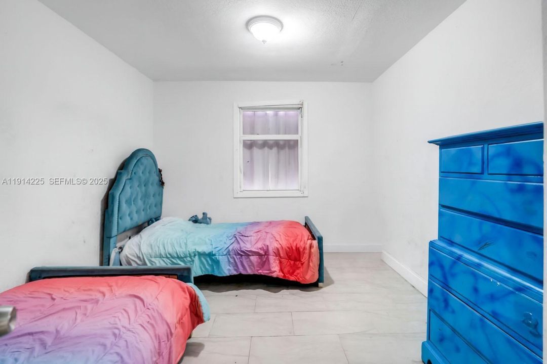 For Sale: $399,999 (3 beds, 2 baths, 1708 Square Feet)