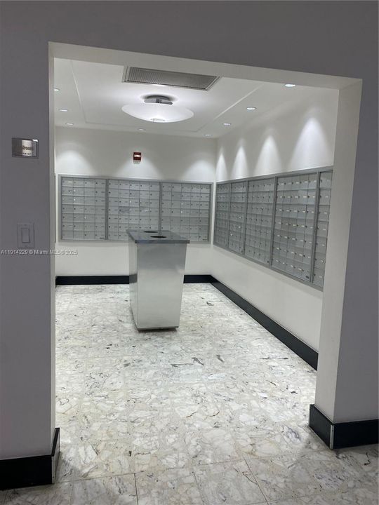 For Sale: $239,000 (0 beds, 1 baths, 552 Square Feet)