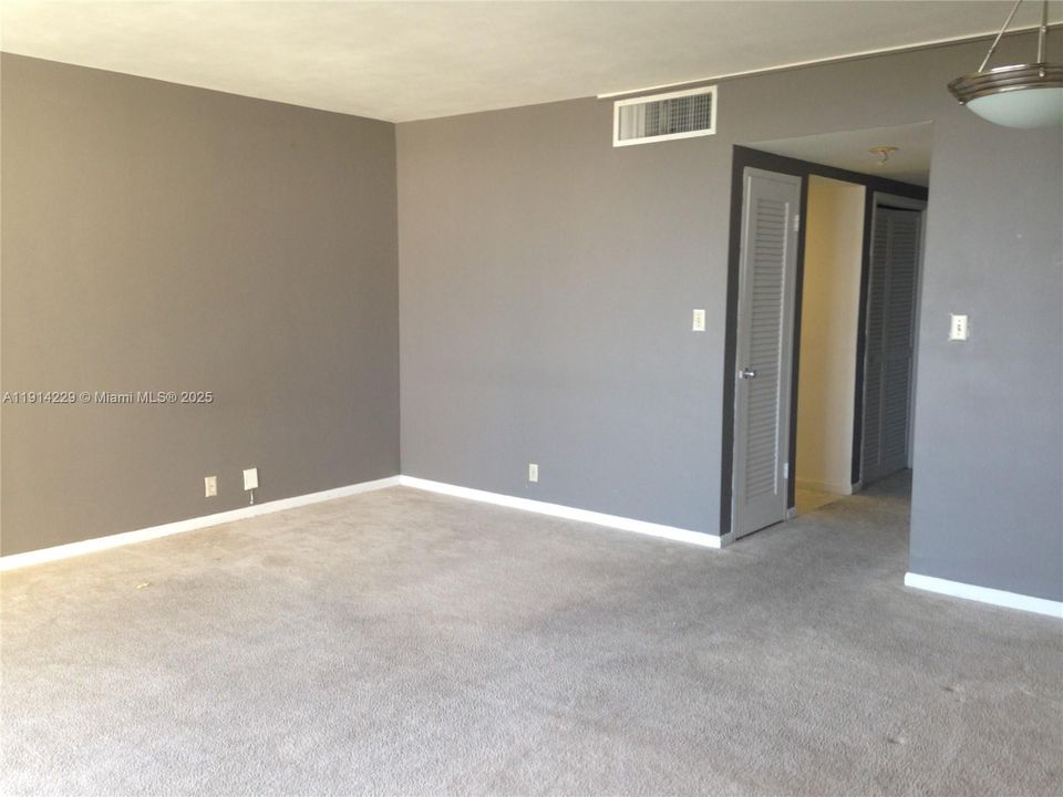 For Sale: $239,000 (0 beds, 1 baths, 552 Square Feet)