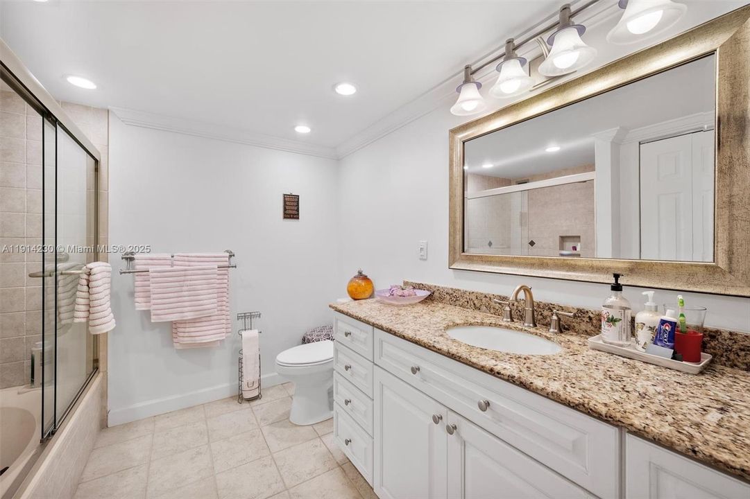 На продажу: $449,000 (2 спален, 2 ванн, 1430 Квадратных фут)