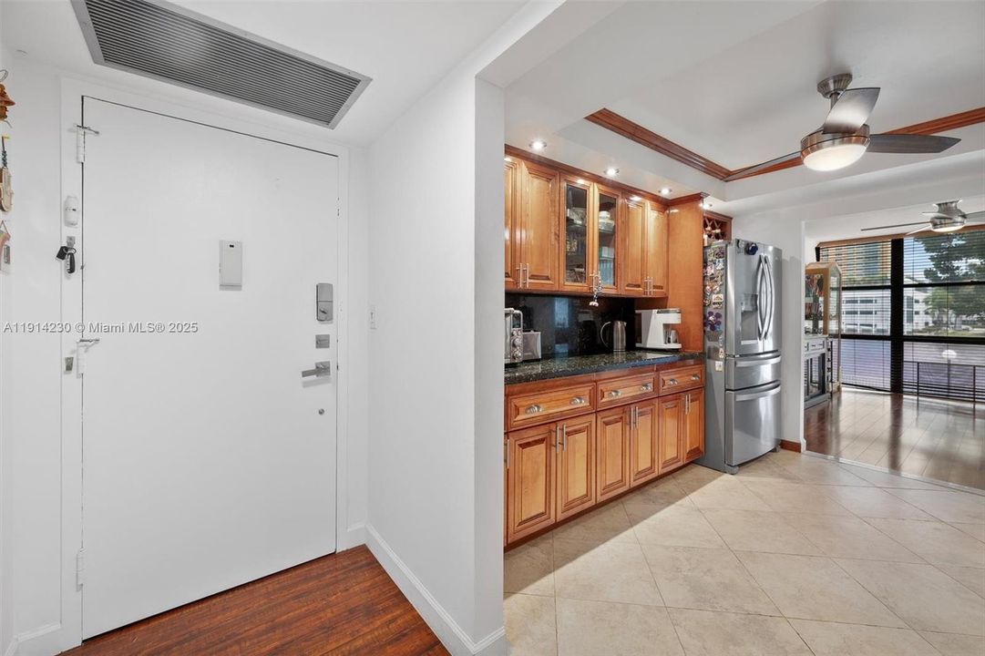 На продажу: $449,000 (2 спален, 2 ванн, 1430 Квадратных фут)