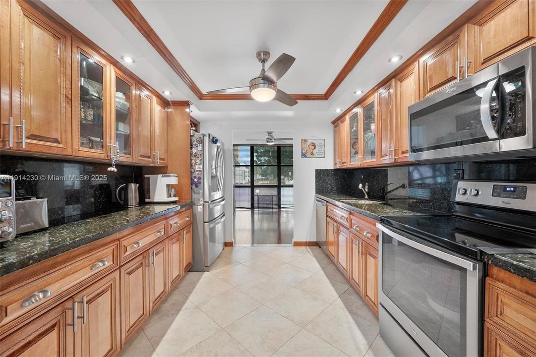 На продажу: $449,000 (2 спален, 2 ванн, 1430 Квадратных фут)