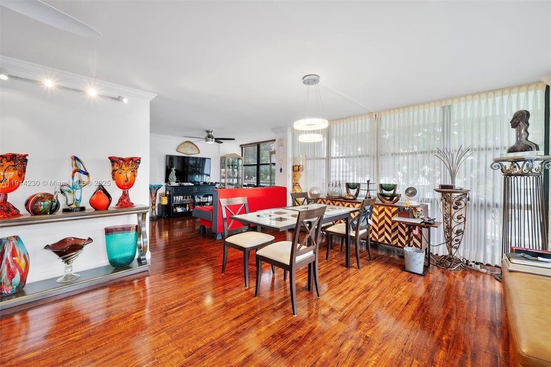 На продажу: $449,000 (2 спален, 2 ванн, 1430 Квадратных фут)