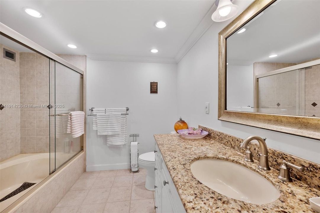 На продажу: $449,000 (2 спален, 2 ванн, 1430 Квадратных фут)