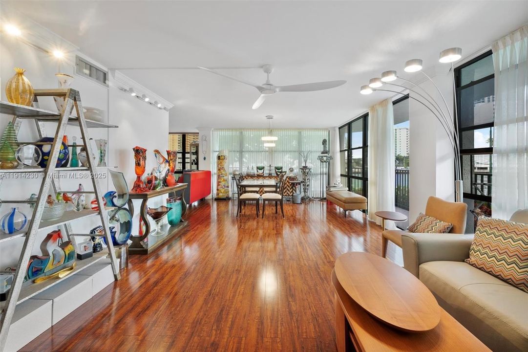 На продажу: $449,000 (2 спален, 2 ванн, 1430 Квадратных фут)