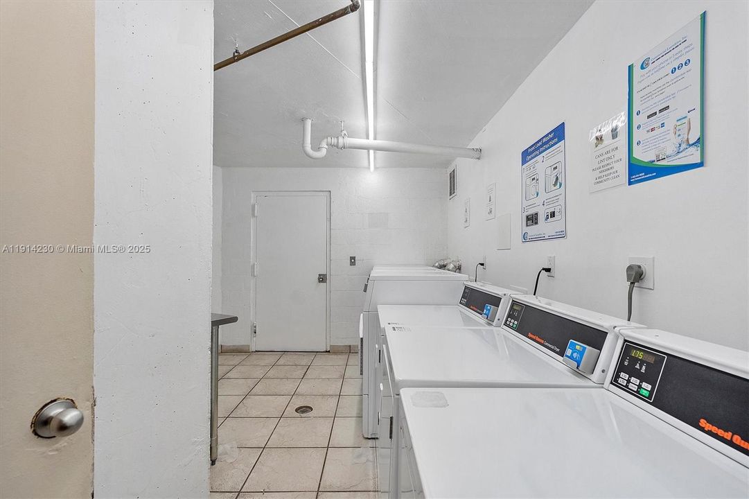 На продажу: $449,000 (2 спален, 2 ванн, 1430 Квадратных фут)